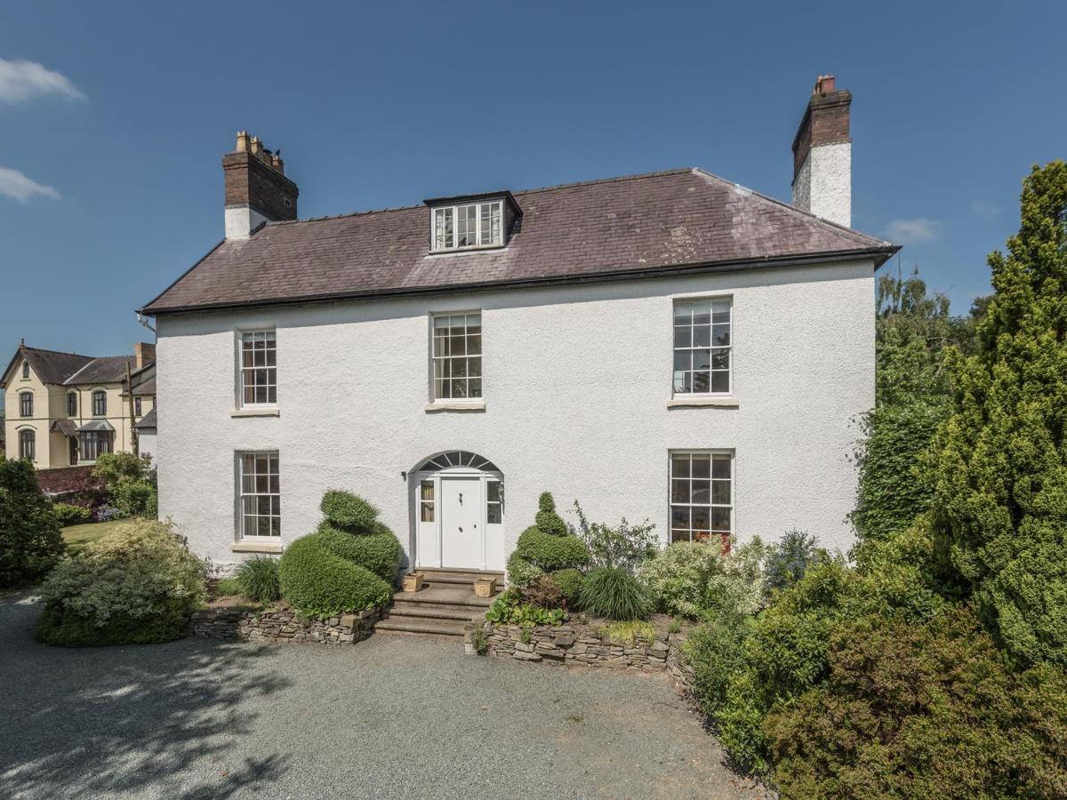 The Old Schoolhouse And Cottage Bishop's Castle Bagian luar foto